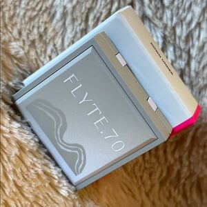 FLYTE.70 Hazy View Dense Eyeshadow